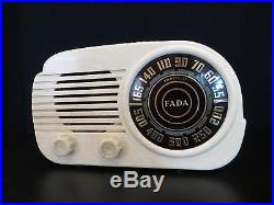 VINTAGE 1940s FADA ART DECO OLD POLYSTYRENE MARBLED BAKELITE TUBE RADIO & PLAYS