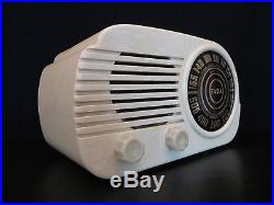 VINTAGE 1940s FADA ART DECO OLD POLYSTYRENE MARBLED BAKELITE TUBE RADIO & PLAYS
