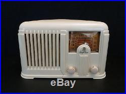 VINTAGE 1940s OLD GILFILLAN IVORY BAKELITE ANTIQUE RADIO MID CENTURY EAMES ERA