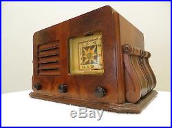 VINTAGE 1940s OLD STROMBERG CARLSON MID CENTURY RADIO WITH SCROLLED SIDE BARS