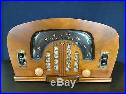 VINTAGE 1940s OLD ZENITH NEAR MINT CLASSIC ANTIQUE TABLE RADIO & PLAYS WELL