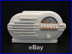 VINTAGE 1940s STREAMLINED MODERNISTIC OLD BELMONT MACHINE AGE BAKELITE RADIO