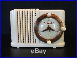 VINTAGE 1950s DEWALD MIDGET ART DECO MID CENTURY OLD ANTIQUE CLOCK RADIO