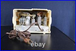 VINTAGE 1950s DEWALD MIDGET ART DECO MID CENTURY OLD ANTIQUE CLOCK RADIO