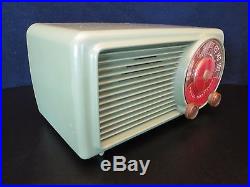 VINTAGE 1950s OLD SOLID GREEN PHILCO JET AGE JETSONS MID CENTURY PLASTIC RADIO
