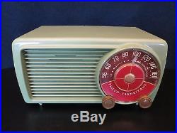 VINTAGE 1950s OLD SOLID GREEN PHILCO JET AGE JETSONS MID CENTURY PLASTIC RADIO