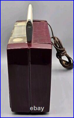 VINTAGE 1952 General Electric Burgundy 4-Tube Portable AM Radio, Model 607