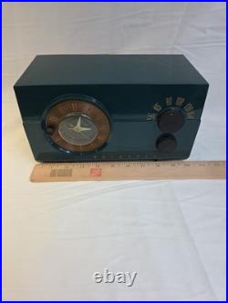 VINTAGE 1953 Motorola Alarm Clock Radio MODEL ML 53C Bakelite Green