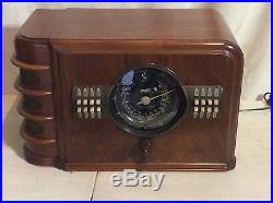 Vintage Art Deco Model 9-s-324 Zenith Black Dial Tube Radio