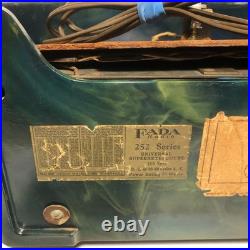 VINTAGE FADA 252 TEMPLE CATALIN TUBE RADIO GREEN SWIRL (Case Has Crack)