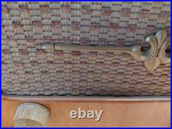 VINTAGE FARNSWORTH MODEL ET-069 TUBE RADIO WOODEN Powers On