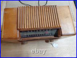 VINTAGE FARNSWORTH MODEL ET-069 TUBE RADIO WOODEN Powers On