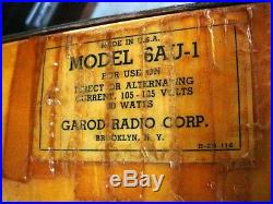 VINTAGE GAROD COMMANDER MODEL 6AU-1 (2) COLOR CATALINE BAKELITE TUBE RADIO N/R