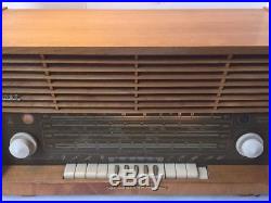 VINTAGE GRUNDIG MAJESTIC 4095 BC/FM/SW1/SW2 Tube Radio Wooden Console 27L WORKS