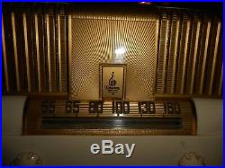 VINTAGE Ivory & Gold EMERSON MODEL 561 B TUBE RADIO