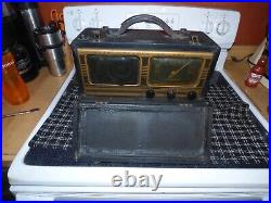 VINTAGE MAJESTIC Mighty Monarch of the Air Seven Tube Portable Radio AC-DC