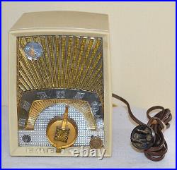 VINTAGE MCM ATOMIC 1952 Petite Emerson 707B Mustard SUNBURST 5 Tube Radio WORKS