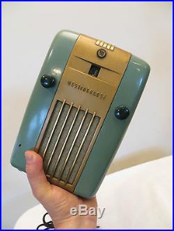 VINTAGE OLD 1940s WESTINGHOUSE BAKELITE & TOP TO BOTTOM BRASS TRIM TUBE RADIO