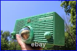 VINTAGE OLD 50s MOTOROLA ATOMIC MID CENTURY JET SPACE AGE ANTIQUE BAKELITE RADIO