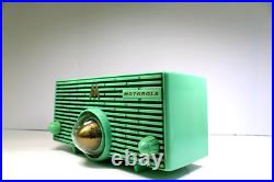 VINTAGE OLD 50s MOTOROLA ATOMIC MID CENTURY JET SPACE AGE ANTIQUE BAKELITE RADIO