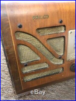 VINTAGE PHILCO 40-150 RADIO With PUSH BUTTONS /TUBE /1940's