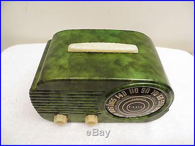 VINTAGE STREAMLINED 1940s FADA OLD SWIRLED CATALIN COLOR BAKELITE TUBE RADIO