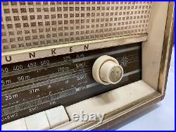 VINTAGE TELEFUNKEN SUPERHETERODYNE JUBILATE DE LUXE RADIO 5261W-Tested Powers On