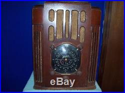 Vintage Zenith Tombstone Radio Model 10-s-130