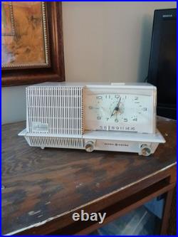 VTG GE Musaphonic AM Tube Radio. Well Reserved Dusty Pink 1960/70s. Works