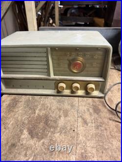 VTG Rare Arvin 460T Standard Broadcast Green Bakelite Electric Tube Radio USA