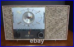 VTG ZENITH AM/FM/AFC Radio Countertop Model F728 Bakelite Tube Radio