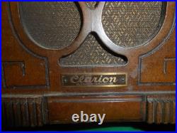 V. COOL Vintage Clarion Super Heterodyne Wooden Tombstone Tube Radio (Powers Up)