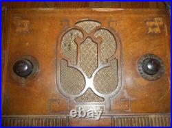 V. COOL Vintage Clarion Super Heterodyne Wooden Tombstone Tube Radio (Powers Up)