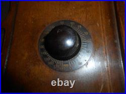 V. COOL Vintage Clarion Super Heterodyne Wooden Tombstone Tube Radio (Powers Up)