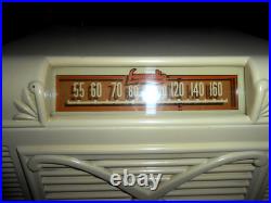 Very Nice Learadio Model 561 1945 Bakelite Tube Radio Works (LEAR CORP) Very Nice Learadio Model 561 1945 Bakelite Tube Radio Works (LEAR CORP)