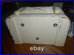 Very Nice Learadio Model 561 1945 Bakelite Tube Radio Works (LEAR CORP) Very Nice Learadio Model 561 1945 Bakelite Tube Radio Works (LEAR CORP)