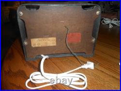 Very Nice Learadio Model 561 1945 Bakelite Tube Radio Works (LEAR CORP) Very Nice Learadio Model 561 1945 Bakelite Tube Radio Works (LEAR CORP)