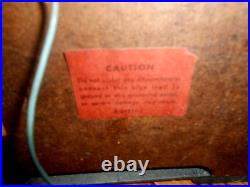 Very Nice Learadio Model 561 1945 Bakelite Tube Radio Works (LEAR CORP) Very Nice Learadio Model 561 1945 Bakelite Tube Radio Works (LEAR CORP)