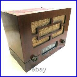Vintage 1930`s Silvertone Wood AC/DC Tube Radio
