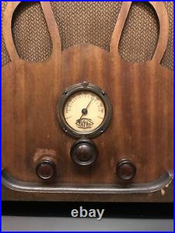 Vintage 1930s L/Tat (Tatro) Tombstone Tube Farm Radio