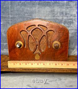 Vintage 1933 Emerson 250-AW Midget Tube Radio Wood Cabinet Powers On/Static