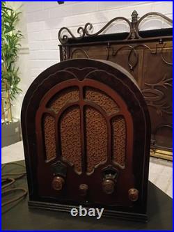 Vintage 1933 RCA Victor Model R-28-P Carryette Cathedral Radio