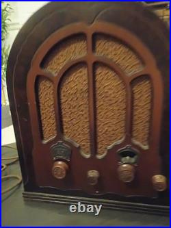 Vintage 1933 RCA Victor Model R-28-P Carryette Cathedral Radio