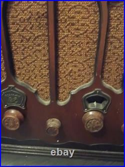 Vintage 1933 RCA Victor Model R-28-P Carryette Cathedral Radio