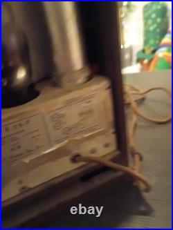 Vintage 1933 RCA Victor Model R-28-P Carryette Cathedral Radio