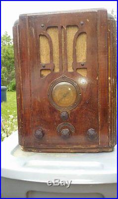 Vintage 1935 Crosley Tombstone Radio Model 655 With Tubes, Needs Restoration