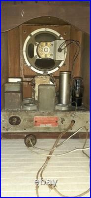 Vintage 1935 Detrola model 5B Tombstone 3-Band AM/SW Radio 5-Tube 550kHz 16MHz