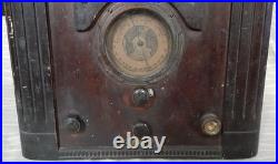 Vintage 1935 Detrola model 5B Tombstone 3-Band AM/SW Radio 5-Tube 550kHz 16MHz