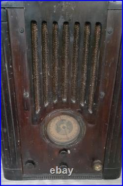 Vintage 1935 Detrola model 5B Tombstone 3-Band AM/SW Radio 5-Tube 550kHz 16MHz