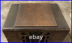 Vintage 1935 Silvertone Model 1904 Tombstone Radio, Powers On, Hums